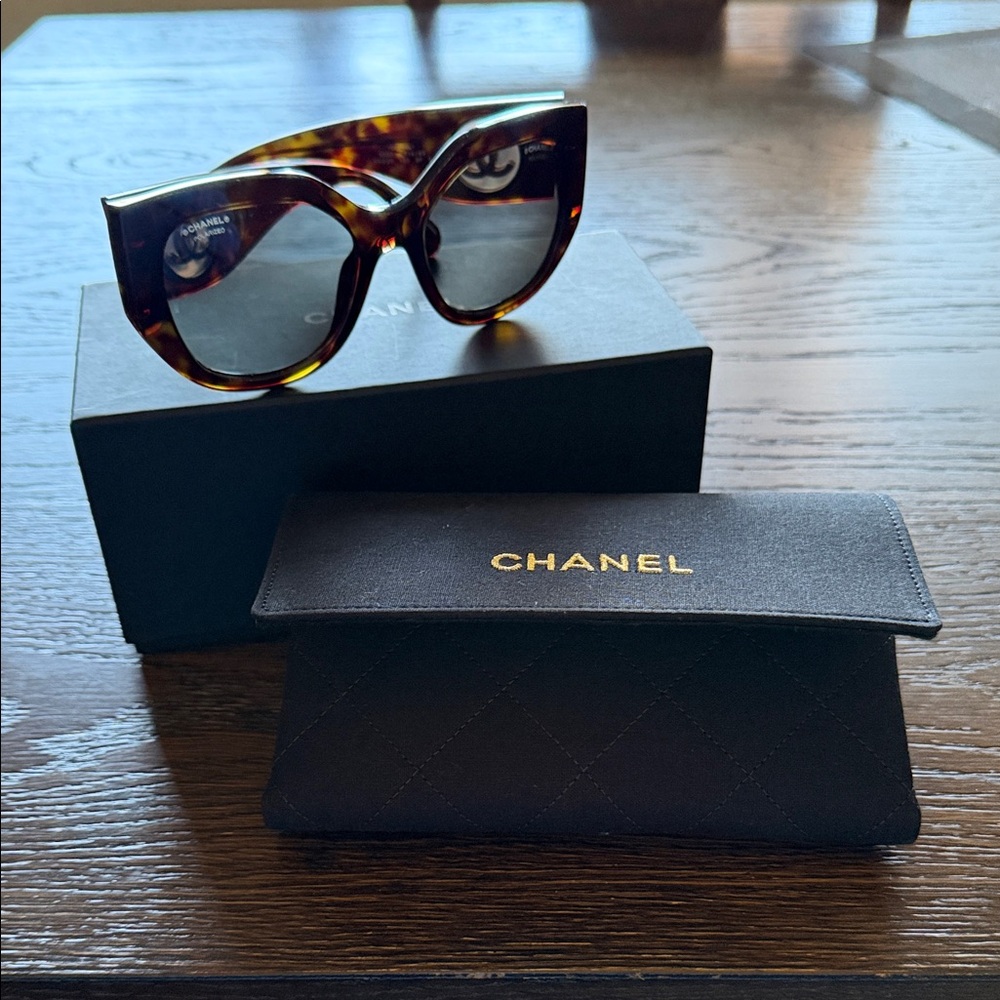 CHANEL Brown Tortoise Sunglasses